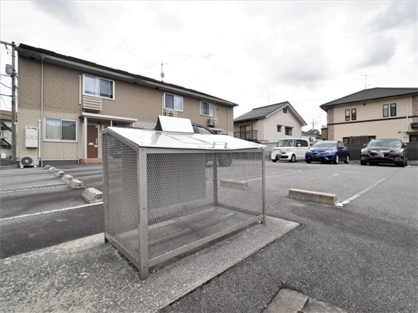 敷地内ゴミステーション シャンテピエール