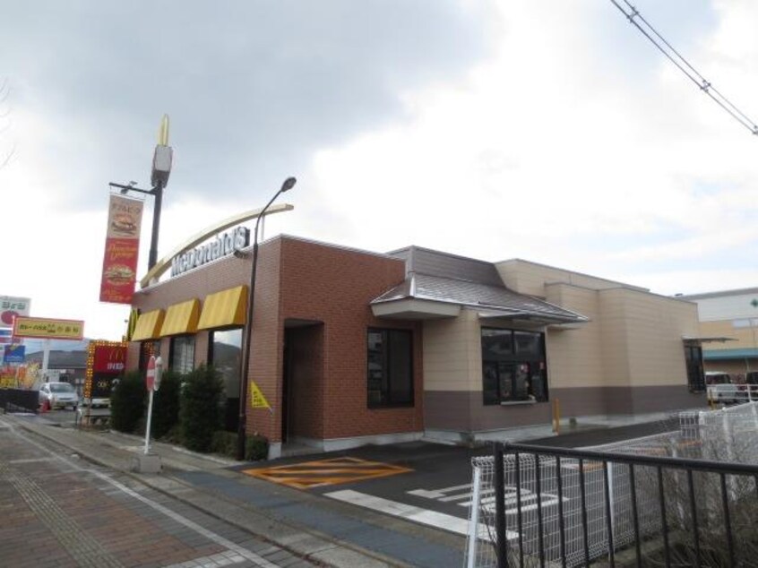 マクドナルド 東広島店(その他飲食（ファミレスなど）)まで990m シャレオ　Ｅ