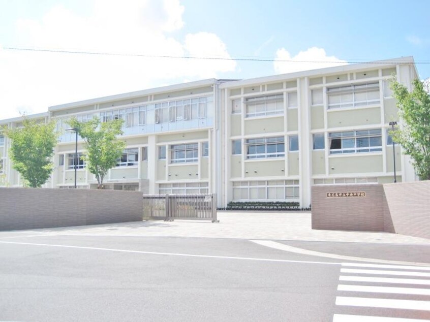 東広島市立中央中学校(中学校/中等教育学校)まで1287m スカイクレスト西条