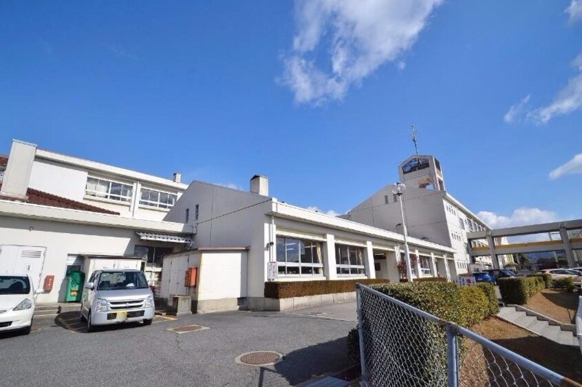 東広島市立西条小学校(小学校)まで653m メゾン昭和町