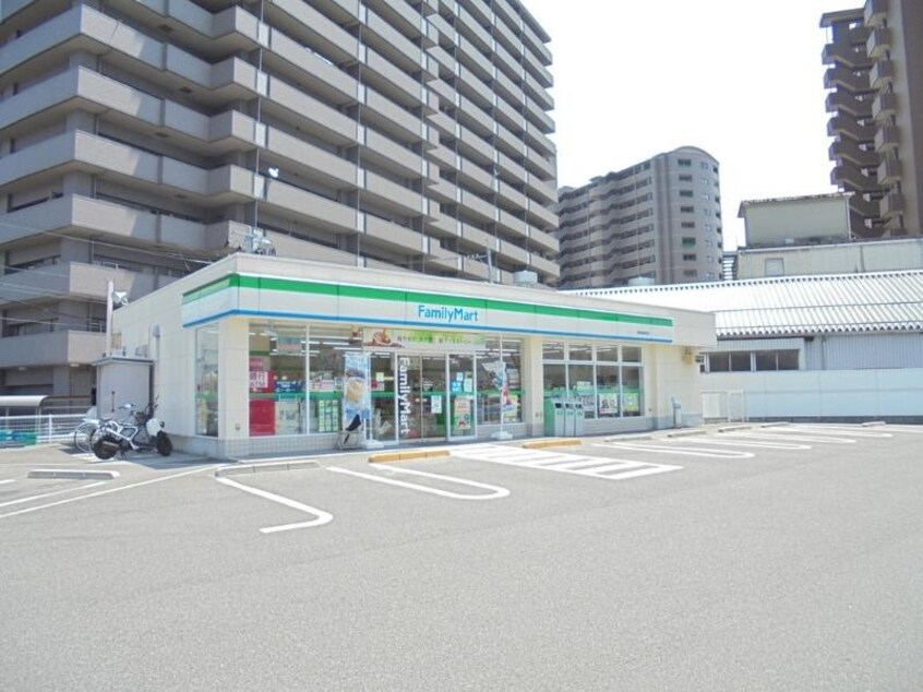 ファミリーマート 西条御条町店(コンビニ)まで294m サンビレッジ