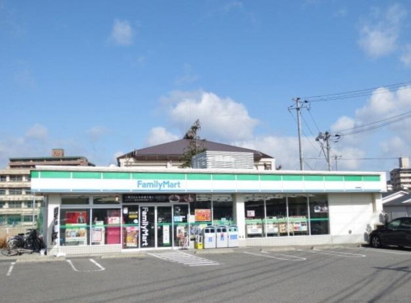 ファミリーマート 西条東店(コンビニ)まで933m ピアチェーレアミカ