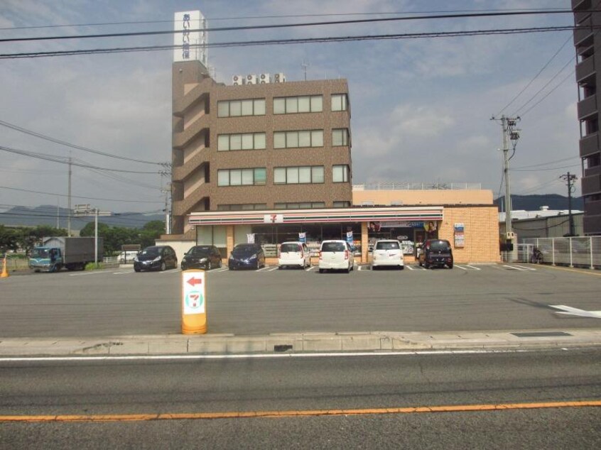 セブン-イレブン 東広島西条中央４丁目店(コンビニ)まで550m 蓮池マンションII