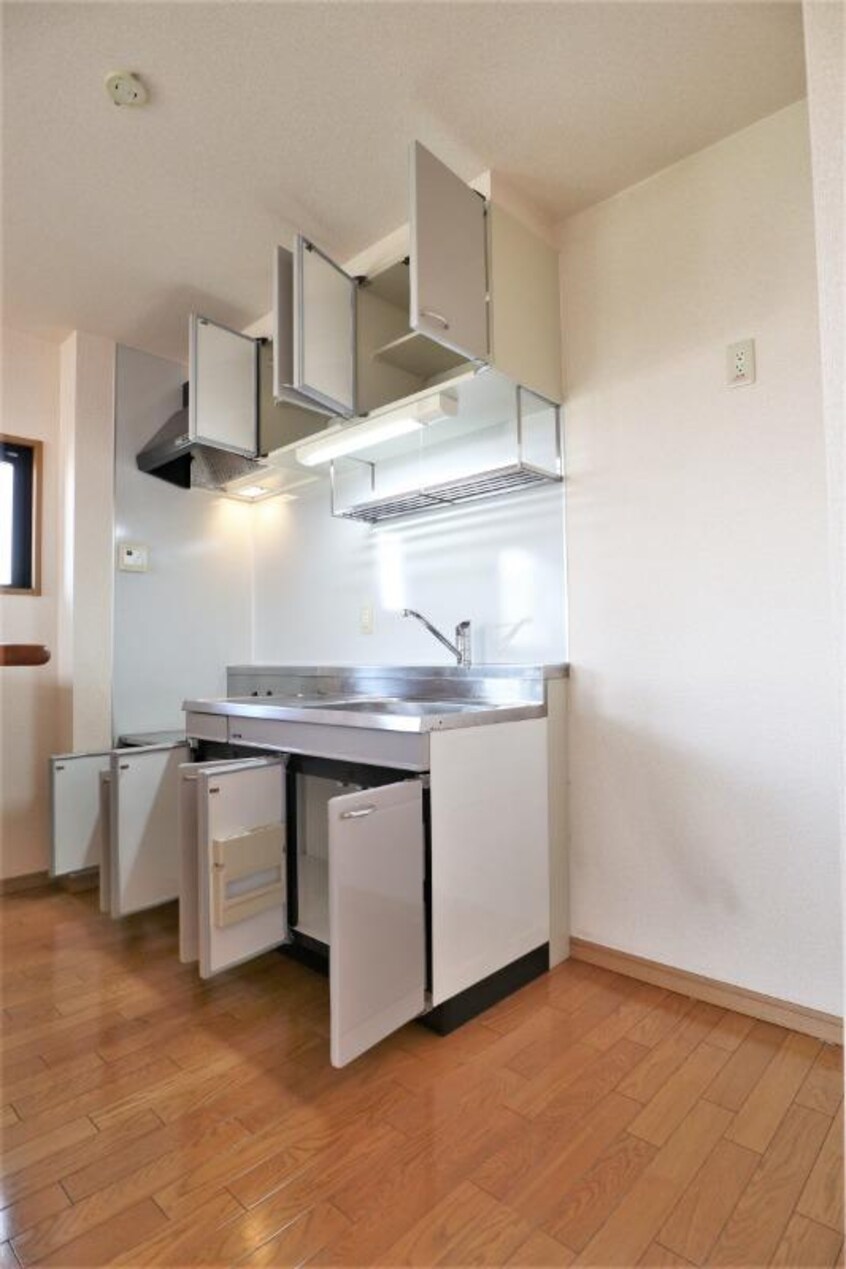 キッチン収納 アステル西条A