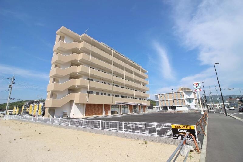 セブン-イレブン 東広島西条寺家駅前店(コンビニ)まで395m シャーメゾン寺家駅前