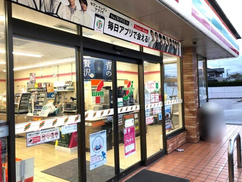 セブンイレブン 東広島西条寺家駅前店(コンビニ)まで840m D-room寺家駅前Ｂ