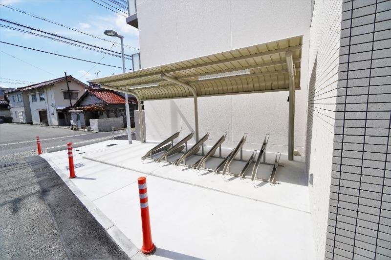 駐輪場 メセナ寺家