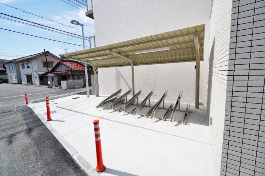 駐輪場 メセナ寺家