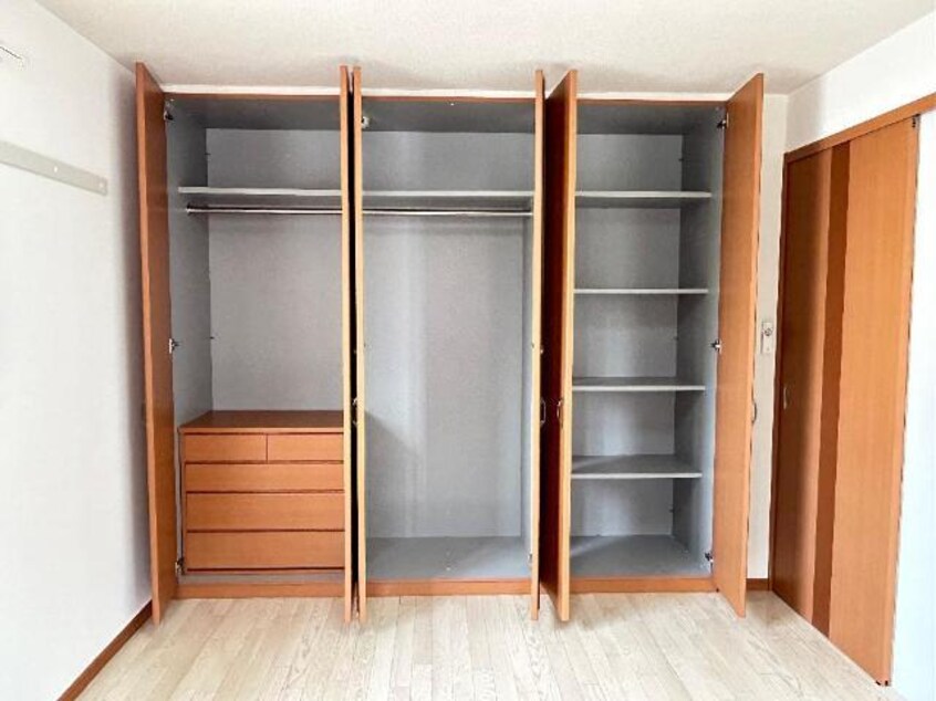 クローゼット サン・ソレイユ西条　弐番館