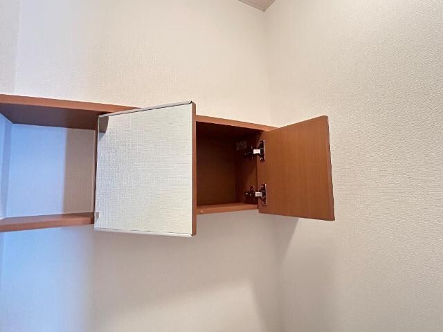 トイレ収納 サン・ソレイユ西条　弐番館