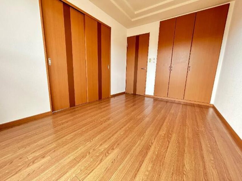 洋室 サン・ソレイユ西条　弐番館