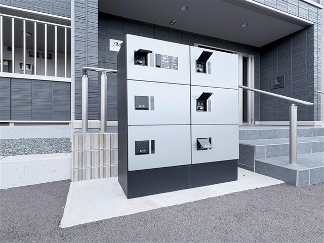 宅配ＢＯＸ メゾングランレーヴA棟