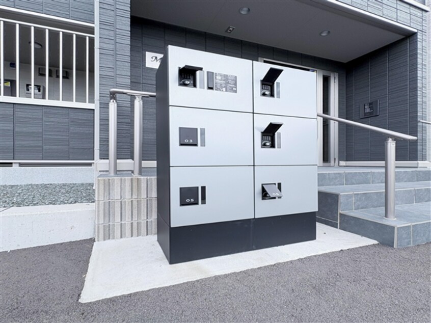 宅配ＢＯＸ メゾングランレーヴA棟