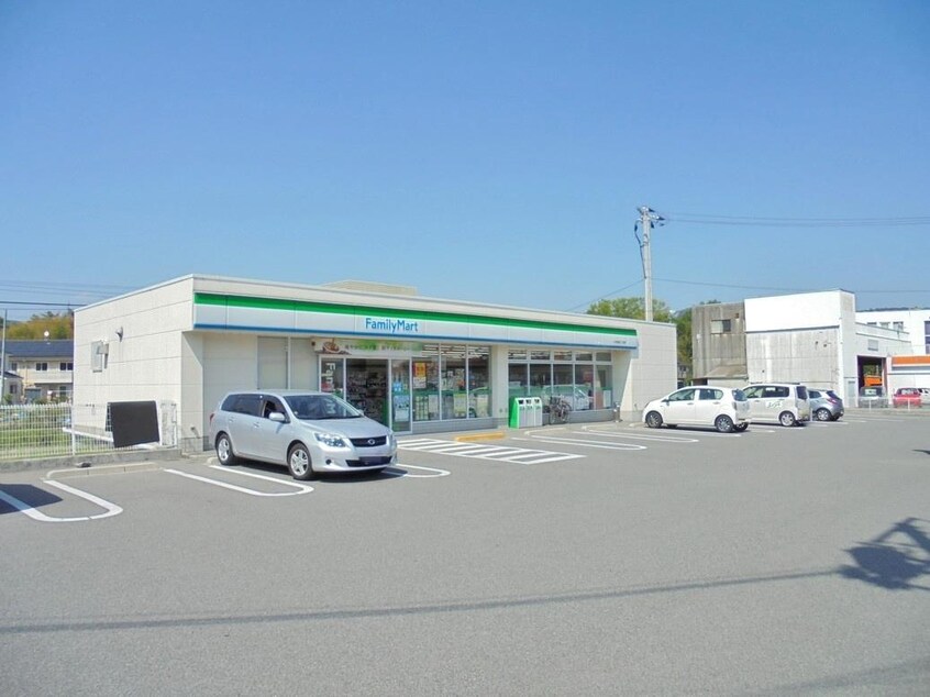 ファミリーマート八本松飯田店(コンビニ)まで848m メルベーユ