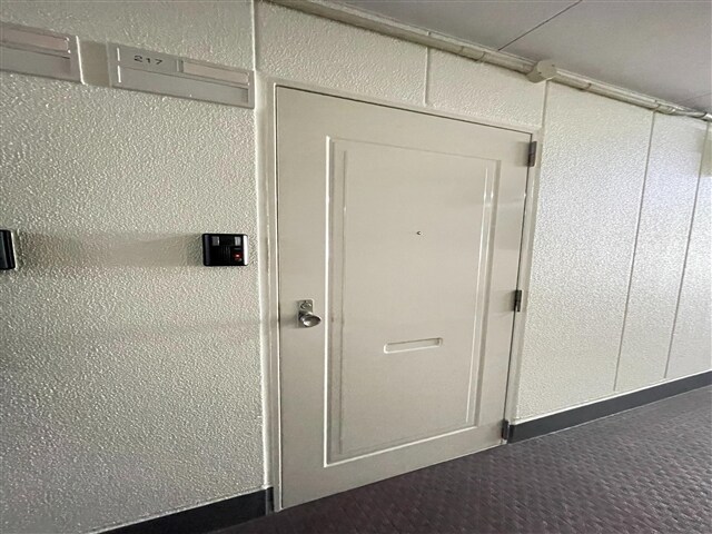 玄関前 サンコービル