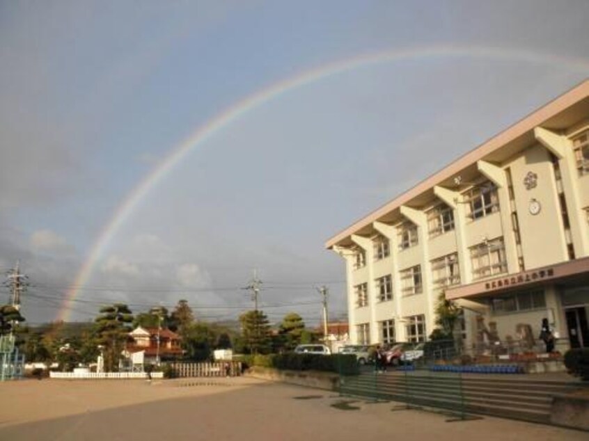 東広島市立川上小学校(小学校)まで300m Ｈａｌｅ　ＥＬＵＥＫＯ