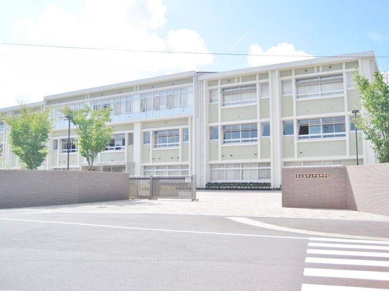 中央中学校(中学校/中等教育学校)まで1000m Wisteria寺家