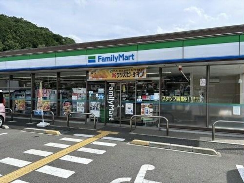 ファミリーマート園部小山西町店(コンビニ)まで560m リベルタ美園