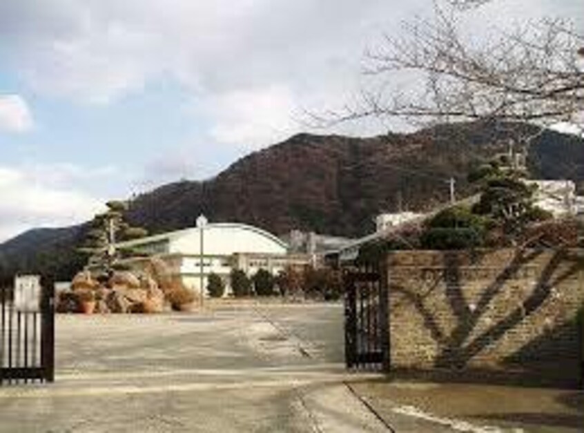 兵庫県立神戸北高校(高等学校/高等専門学校)まで2119m メゾン・エクセラン