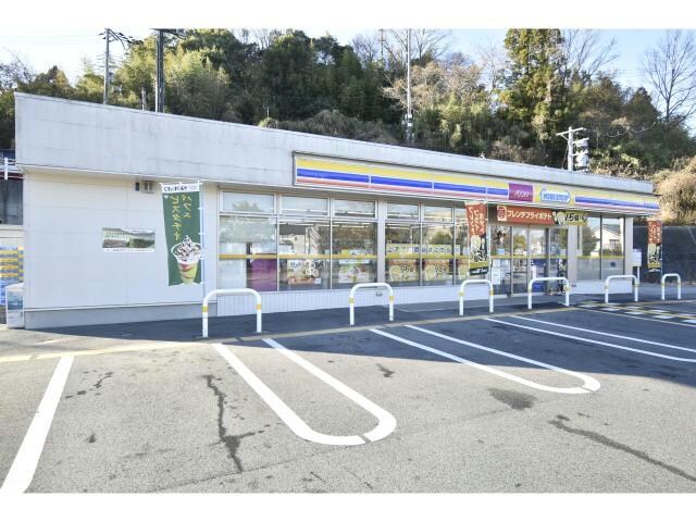 ミニストップ神戸藤原台南町店(コンビニ)まで381m 六甲桜ハイツＡ棟