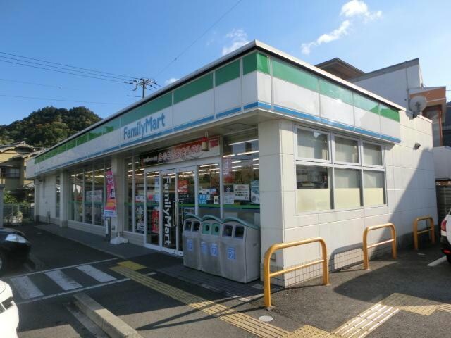 ファミリーマート五社インター店(コンビニ)まで728m シャーメゾン藤原台Ａ棟