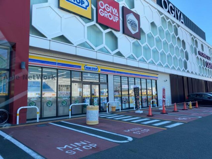 ミニストップオーギヤ磐田店(コンビニ)まで507m サンティール