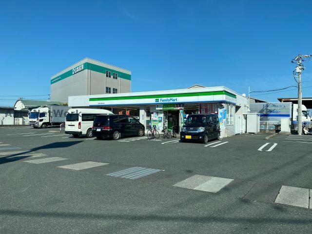 ファミリーマート豊田町弥藤太島店(コンビニ)まで528m サンティール