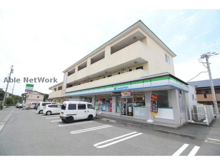 ファミリーマート磐田明ヶ島店(コンビニ)まで375m リュミエール
