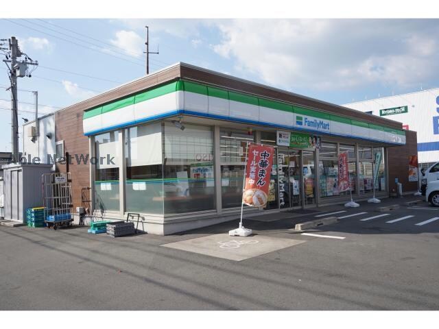 ファミリーマート袋井泉町店(コンビニ)まで513m リビングタウン葵町Ａ