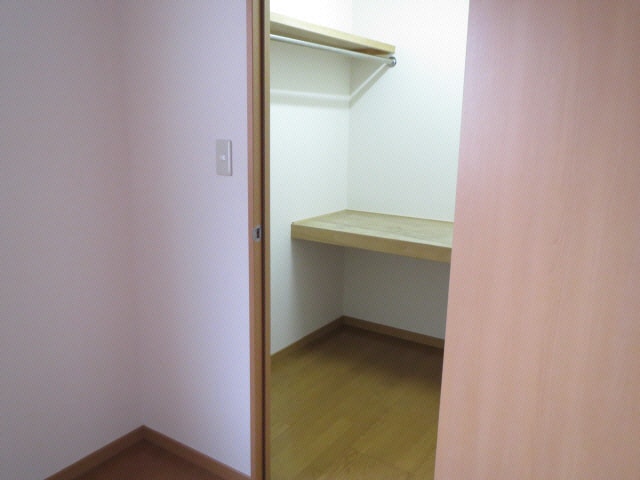  サープラス愛野