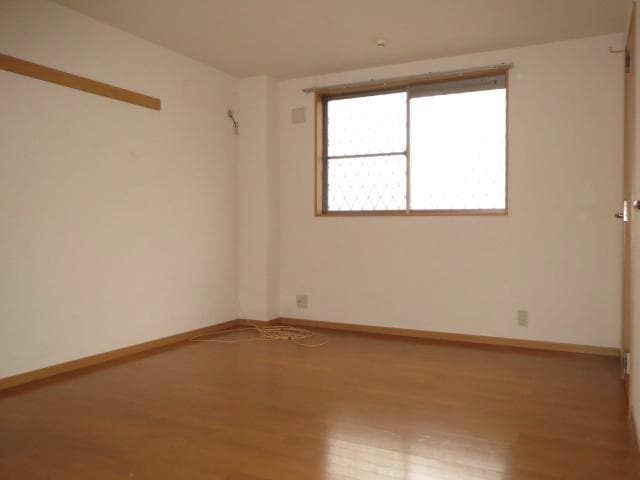  サープラス愛野