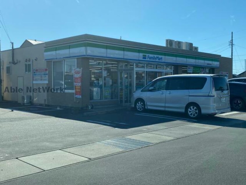 ファミリーマート磐田福田中央店(コンビニ)まで835m ハイツ秋桜Ⅱ