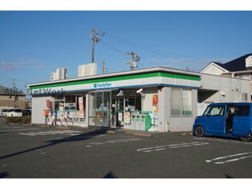 ファミリーマート袋井愛野駅北店(コンビニ)まで732m Ｏｌｉｖｅ