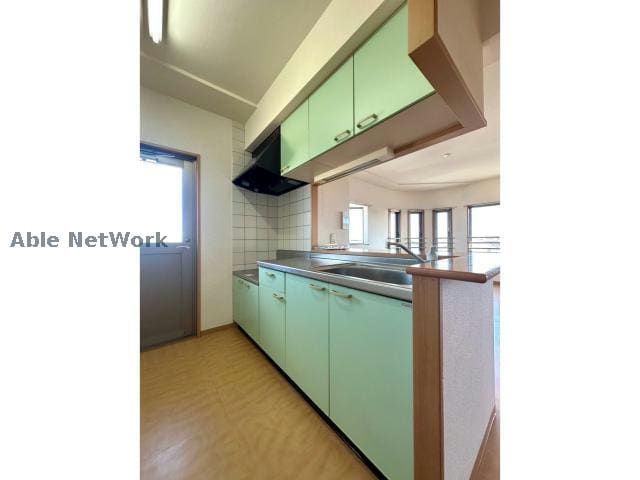 同型タイプ、キッチン色違います シャン・ド・フルール