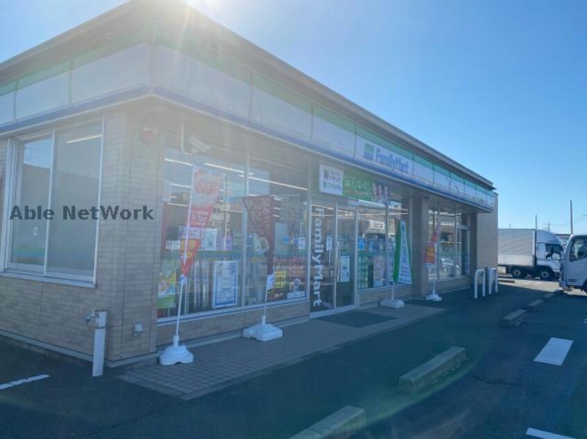 ファミリーマート磐田新貝店(コンビニ)まで587m ＩＶＹ