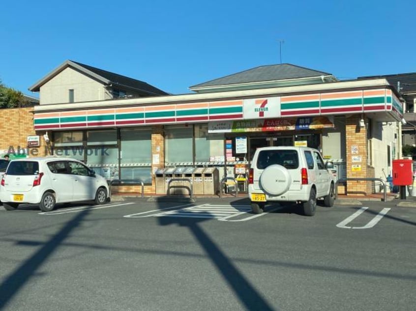 セブンイレブン磐田国府台店(コンビニ)まで952m 磐田ヒルズⅠ