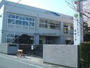 磐田市立長野小学校(小学校)まで1367m 東海道本線/豊田町駅 車移動　10分2.6km 1-2階 築21年