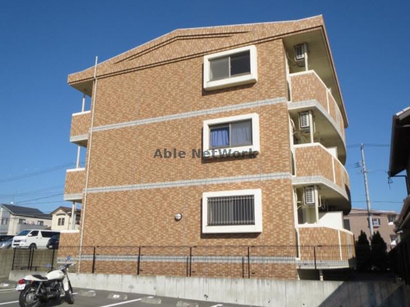  Ｖｉａ　Ｌａｔｔｅａ