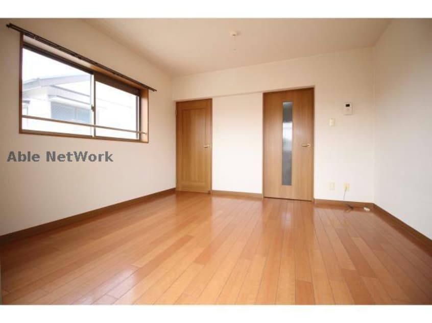  Ｖｉａ　Ｌａｔｔｅａ