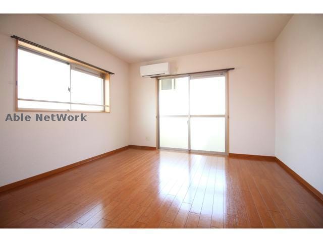  Ｖｉａ　Ｌａｔｔｅａ