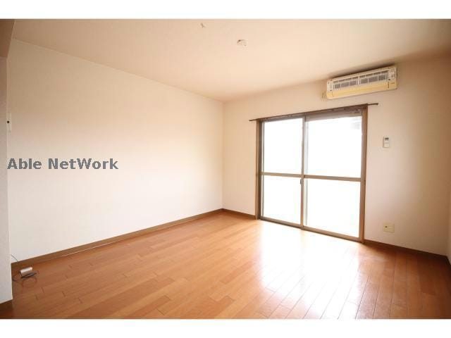  Ｖｉａ　Ｌａｔｔｅａ