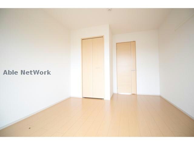  Ｓｔｒａｄｉ　Ｖａｒｉｕｓ