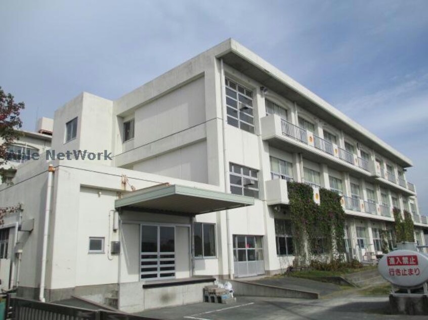袋井市立袋井西小学校(小学校)まで1053m プラティーク