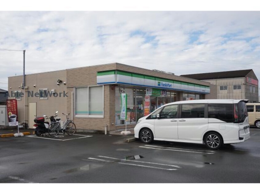 ファミリーマート袋井山科上店(コンビニ)まで819m アヴェニール