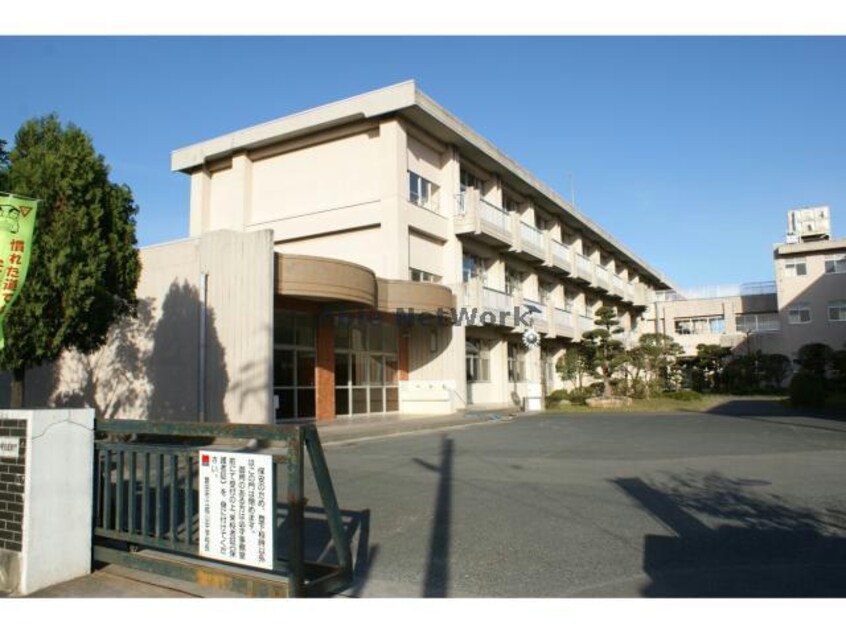 磐田市立城山中学校(中学校/中等教育学校)まで2010m はるにとぶ（春飛）