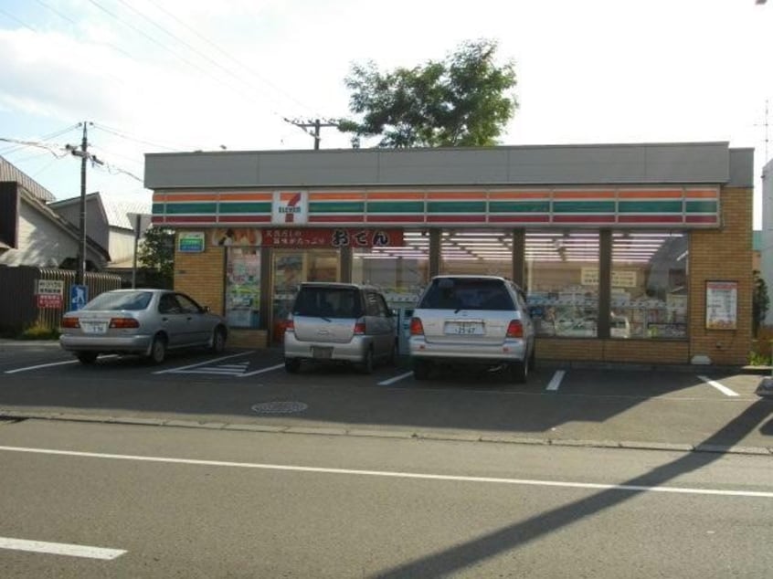 セブンイレブン恵庭和光町店(コンビニ)まで350m Ｐｅａｃｅ　Ｒｏｏｍ　Ｂ