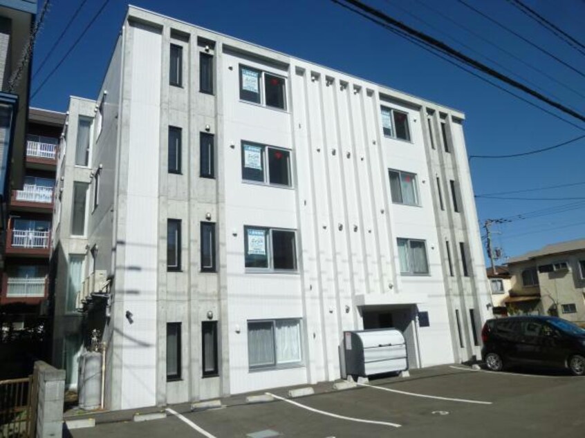  フリージア春日