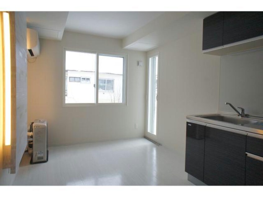  フリージア春日