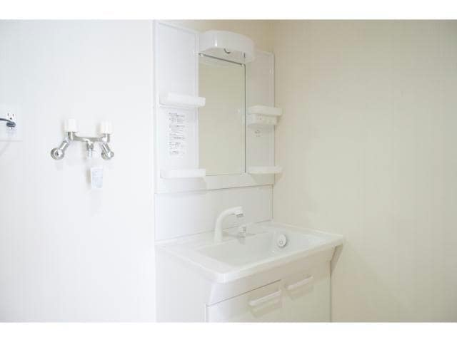  フリージア春日