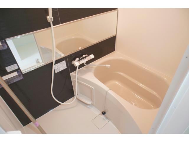  フリージア春日